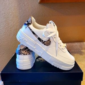 Air Force 1 Pixel SE snake print